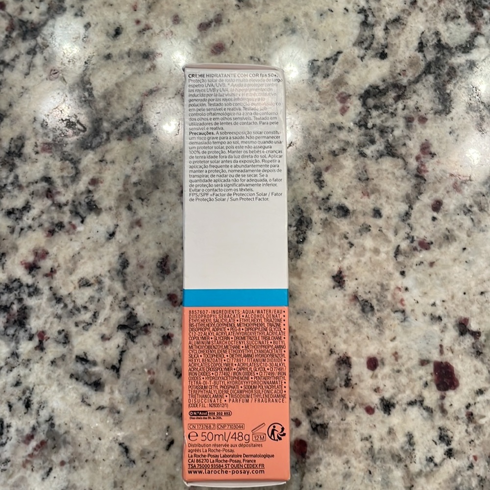 La Roche-Posay sunscreen - Picture 3 of 5